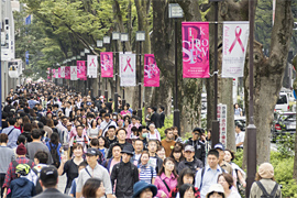 ピンクリボンフェスティバル2016「スマイルウオーク東京大会」の様子