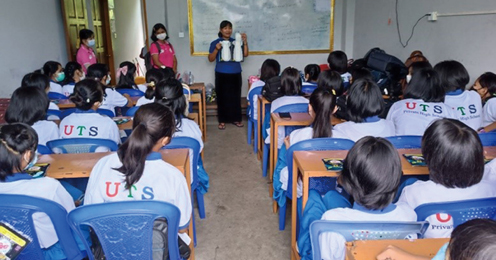 画像3：ミャンマーでの初潮教育プログラム